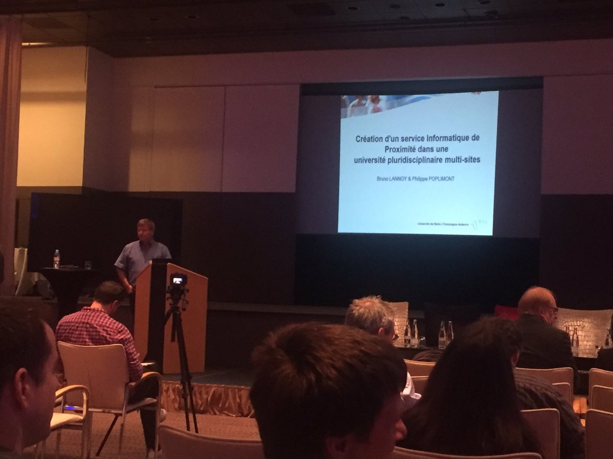 URCAArnold's tweet photo. Bruno Lannoy représente la Direction du Numérique de l'@universitereims au #CSIESR2017 sur la mise en place de l'informatique de proximité https://t.co/ABsMPBHwaT