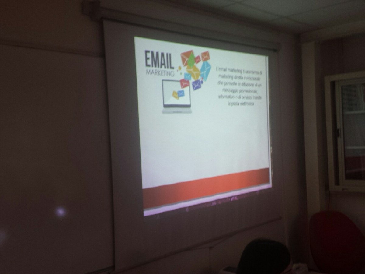 LucioCorsaro2's tweet photo. #mastermaf discussione tesi web marketing con stakeholders e uso delle DEM per comunicare valore @medi_pragma @eugeniosantoro https://t.co/7Q0273Aw8g