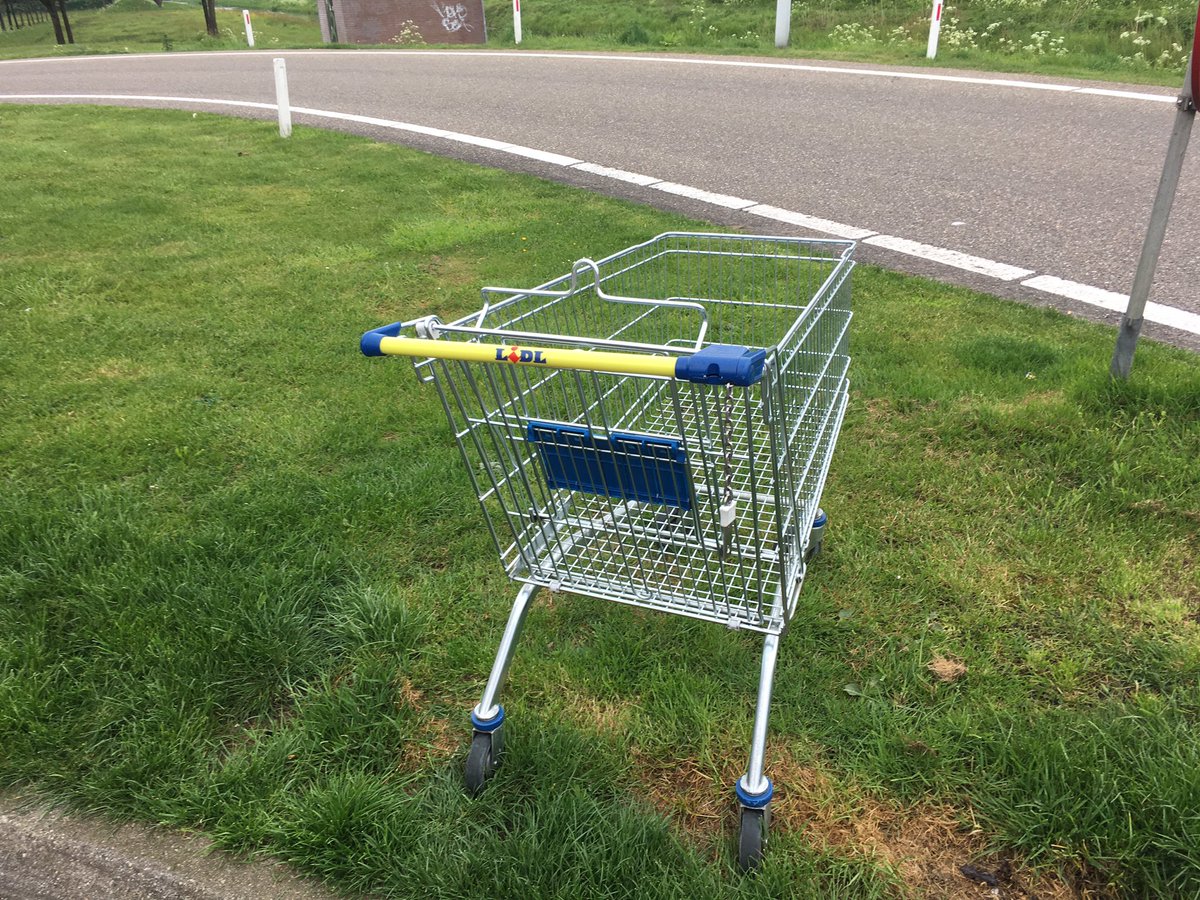 ADHD_Trucker's tweet photo. Ik heb veel gezien onderweg, maar een ๐ @LidlNederland op ๐
ฟ๏ธ #Oudenhorst (#A12 โก๏ธ #Maasbergen) ๐คฃ || Gelukkig hebben we de ๐ธ nog! https://t.co/Acg93KC9bh