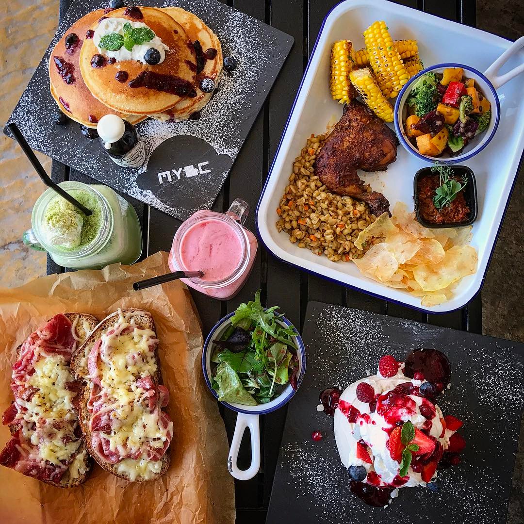 Brunch with mates is always a good idea! Hit us up this weekend. 👩‍👩‍👧‍👦   #Repost @markmyworldblog #MYBCdxb #UptownMirdiff
