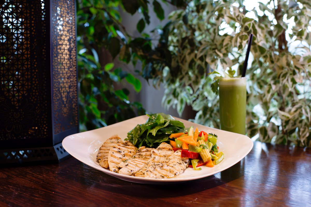 Yaza hazırlıklar başlıyor. İlk adımı bu öğlen #huqqa'nın muhteşem tavuk külbastısı ve detoks içecekleri ile atmaya ne dersiniz ?