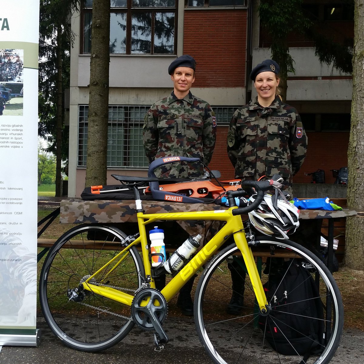 4bee549fdf47407's tweet photo. Športna enota SLOVENSKE VOJSKE se predstavlja na dnevu odprtih vrat VEP

#slovenskavojska#športnaenota#JELOVICA https://t.co/iEjsHTKFzi