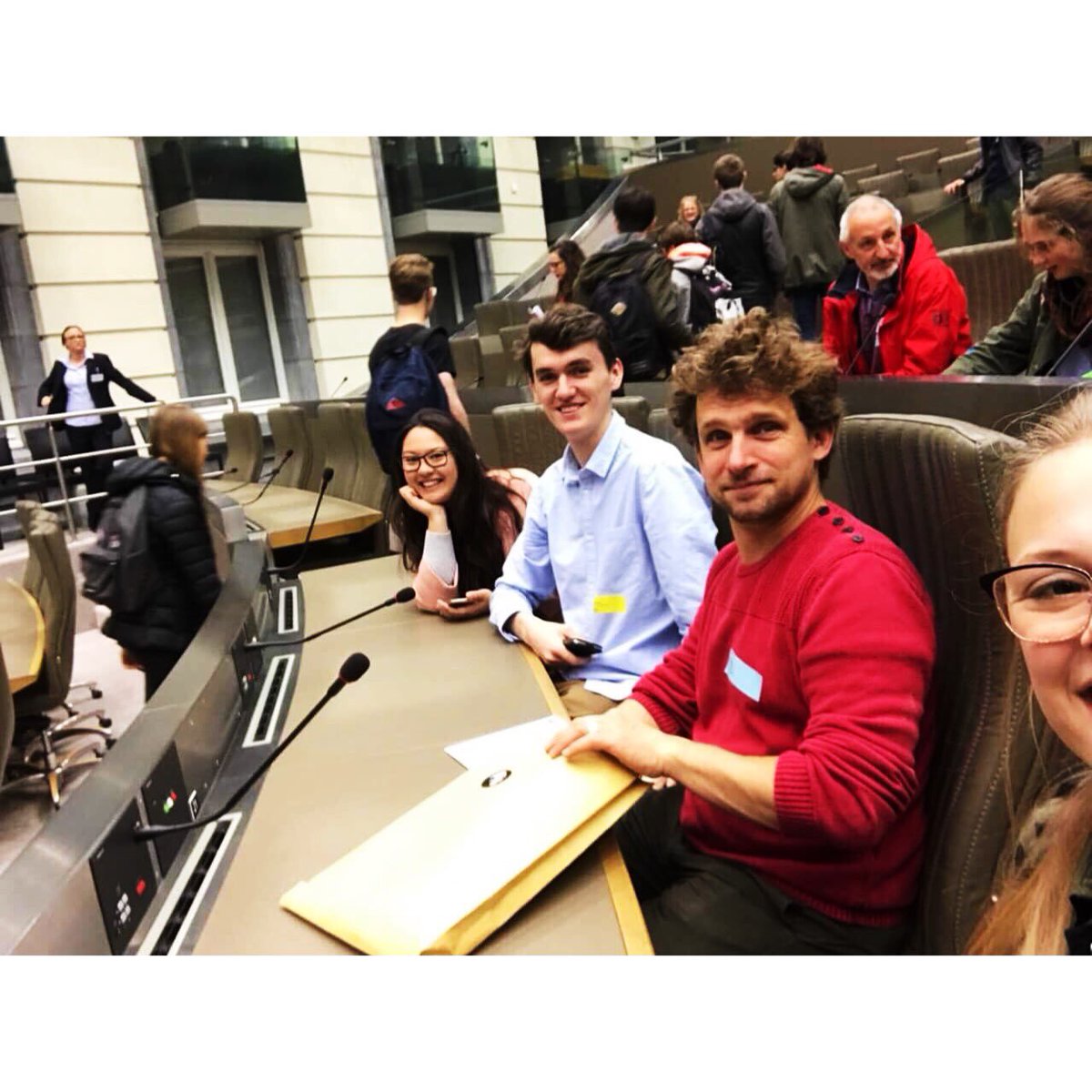 lauhebb's tweet image. Wij zijn er klaar voor!! #plenum17 #vlaparl