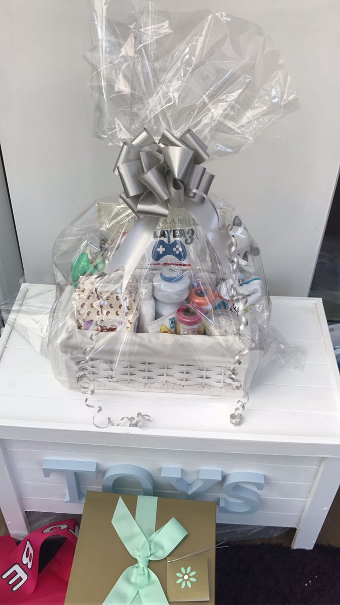 ClickyMedia's tweet photo. Today is all about a mini baby shower for mum-to-be @NicolaClicky before she heads off on maternity leave! Cake, anyone? #clickylife https://t.co/E81Pj9S6MP