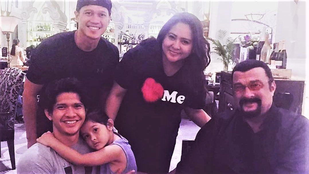 Dafundacom's tweet photo. Iko Uwais dan Aktor Legenda Hollywood Makan Malam Bersama, Ada Apa Gerangan? https://t.co/GwKzmOg4Ap #Film_Indonesia https://t.co/OpUACtPGYe