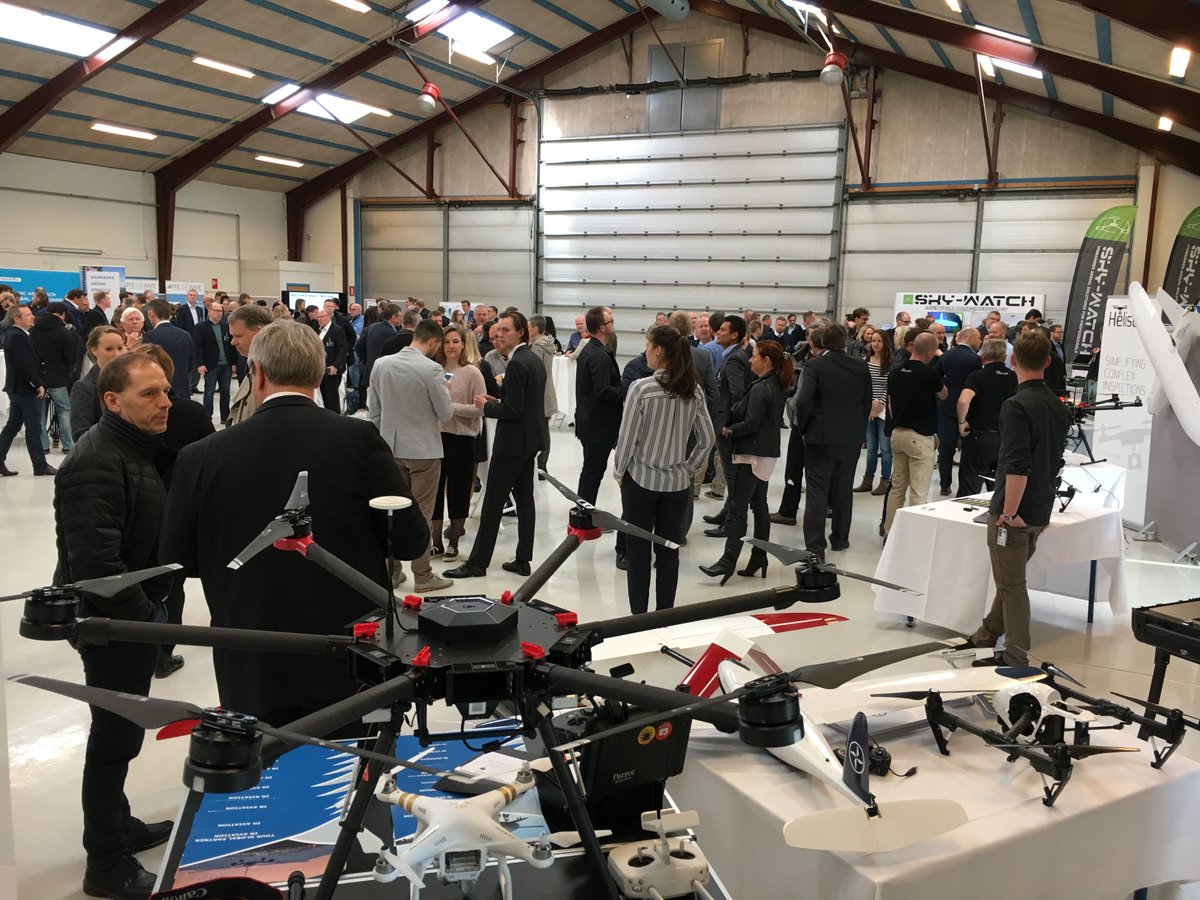 SyddanskUni's tweet photo. Vision: Droneindustrien skal være DK's hurtigst voksende industri. Regeringen dedikerer et 867 km² luftrum t droner over Fyn #dkdrone https://t.co/SKOw8rylMb