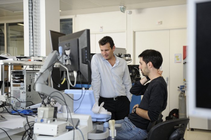 Inserm's tweet photo. « Révolution dans l’imagerie de l’activité cérébrale » : portrait de Mickaël Tanter, lauréat ERC. https://t.co/jQea8rhmRO #ERC10yrs https://t.co/Fjjuon2APW