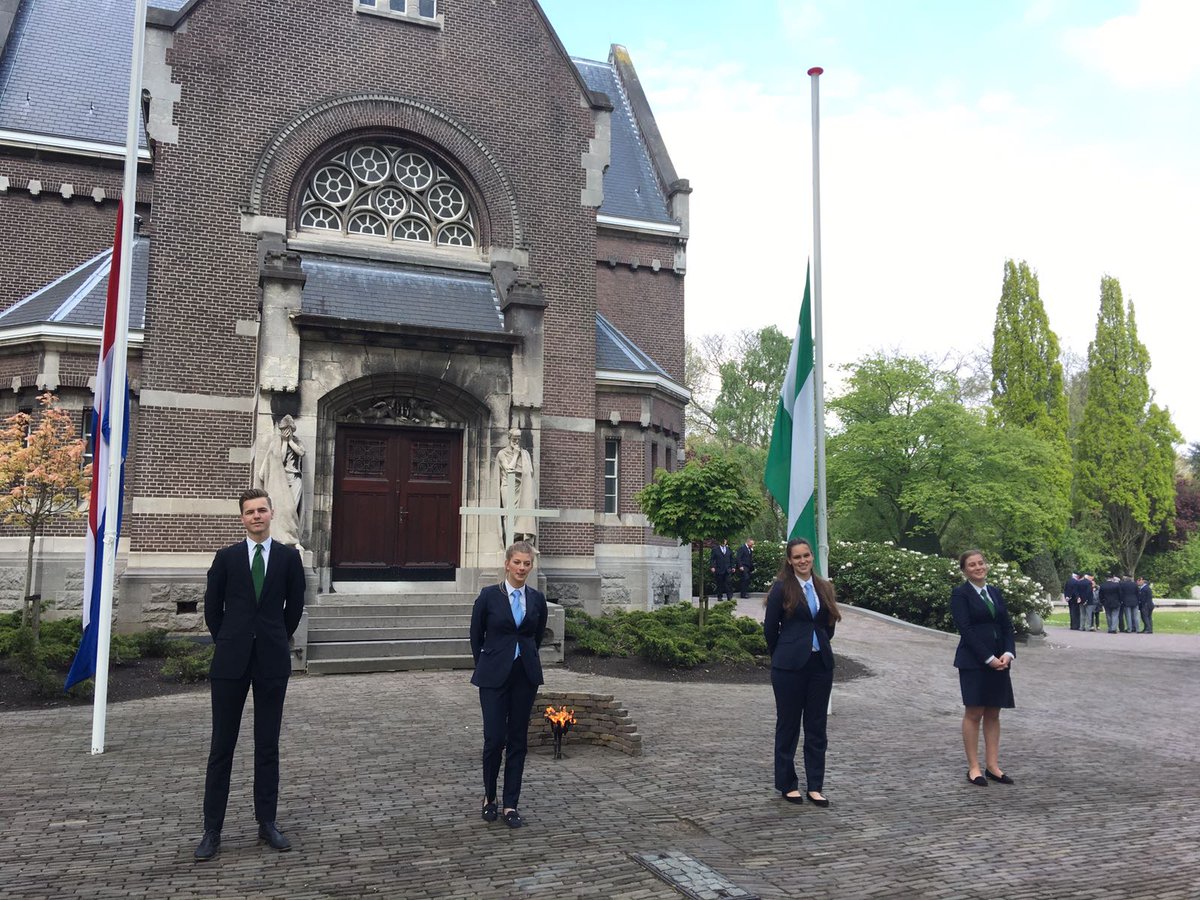KKOverdevest's tweet photo. Deze week het grootste project van mijn studie afgerond en de Dodenherdenking in Rotterdam georganiseerd in samenwerking met de gemeente. ♥⚘ https://t.co/Z9IYmMnV9n