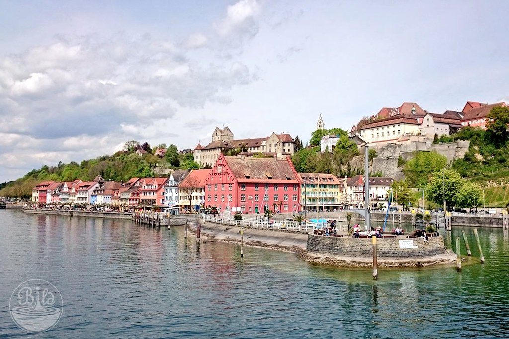 bildwasser's tweet photo. Mit der #Bodensee Fähre geht es nach Meersburg. Die Burg und das Staatsweingut stehen auf dem Plan. #travel #vacation #wein https://t.co/BQdDEweV1T