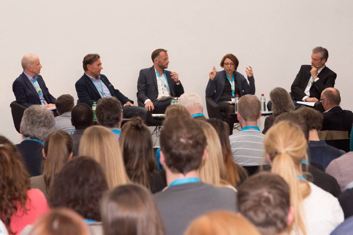 Spannende Diskussion mit Nationalrätin Y. Feri zur Rolle der Apotheker in der Grundversorgung am Forum Pharmazie 2017! <a href="/yferi/">Yvonne Feri</a> #for_pharma