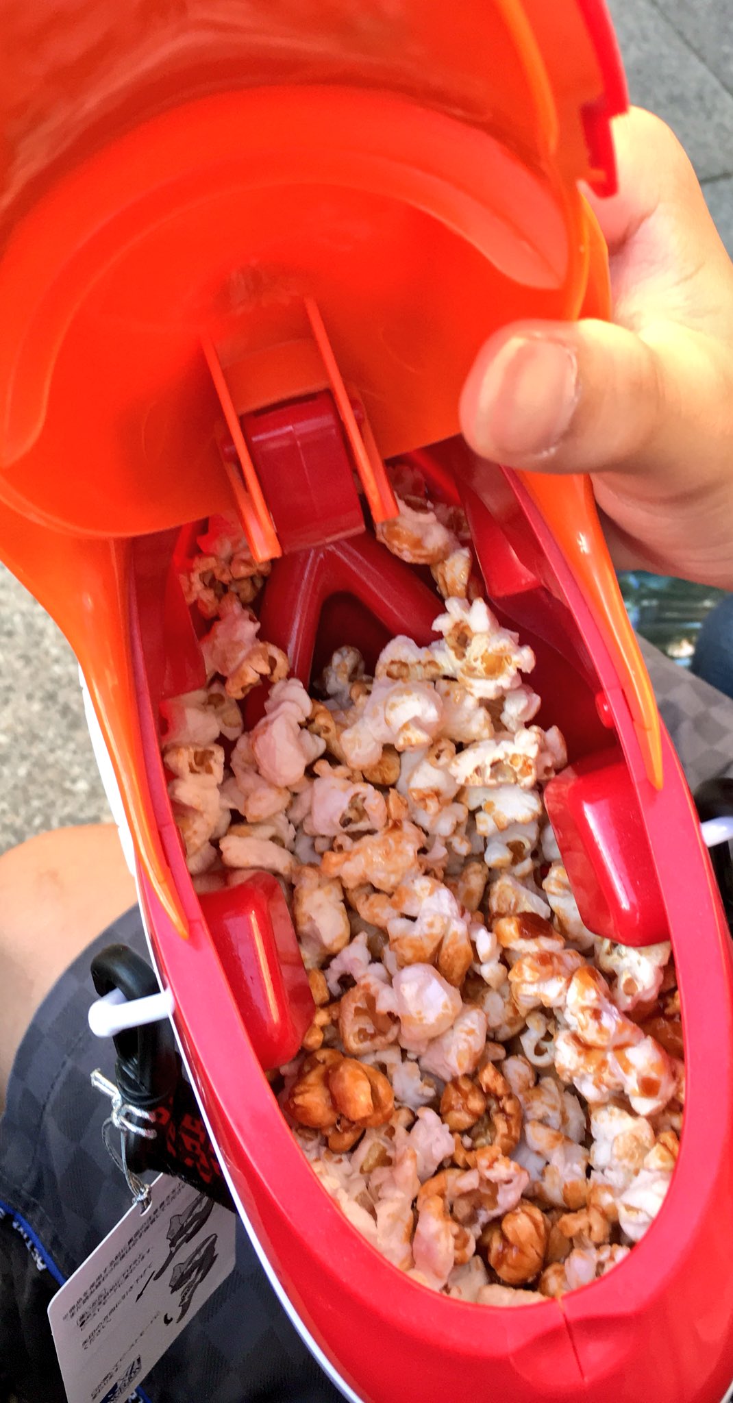 Usjで売ってる エヴァのポップコーンケース の完成度が高すぎるwww えのげ Usjで売ってる エヴァのポップコーンケース の完成度が高すぎるwww えのげ