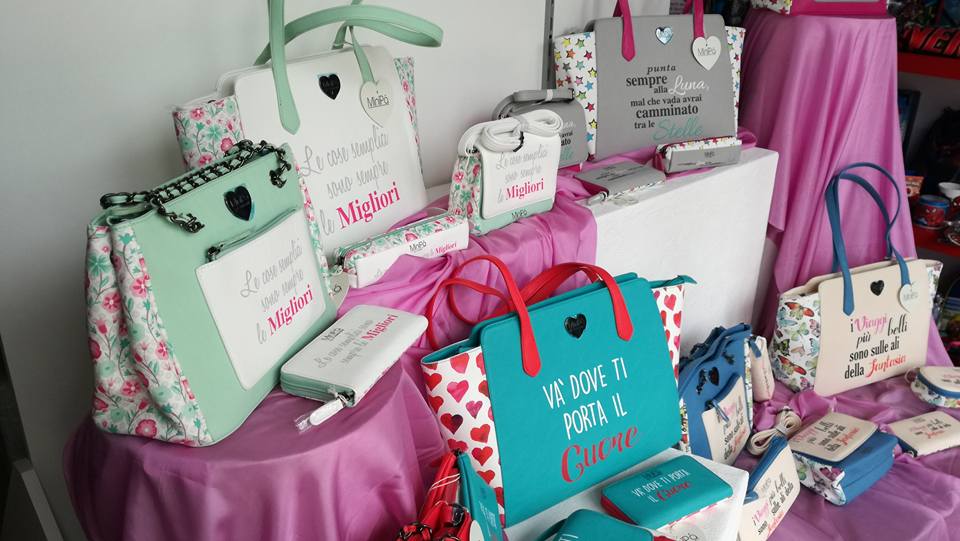 cartusiasrl's tweet photo. Da Cartusia trovi la nuova collezione di borse MniPà Le Pandorine.. #minipa #lepandorine #cartusia #matera #estate #girl #ragazza #GirlBoss https://t.co/DXbR6rE4eA