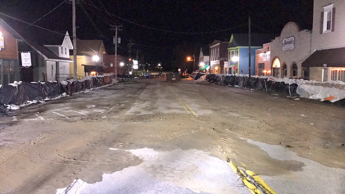 On <a href="/AMHQ/">America’s Morning Headquarters</a> at 6AM ET we go LIVE as cleanup begins in Eureka, MO. 200K sandbags need removing to get businesses reopened. #MOwx #missourifloods