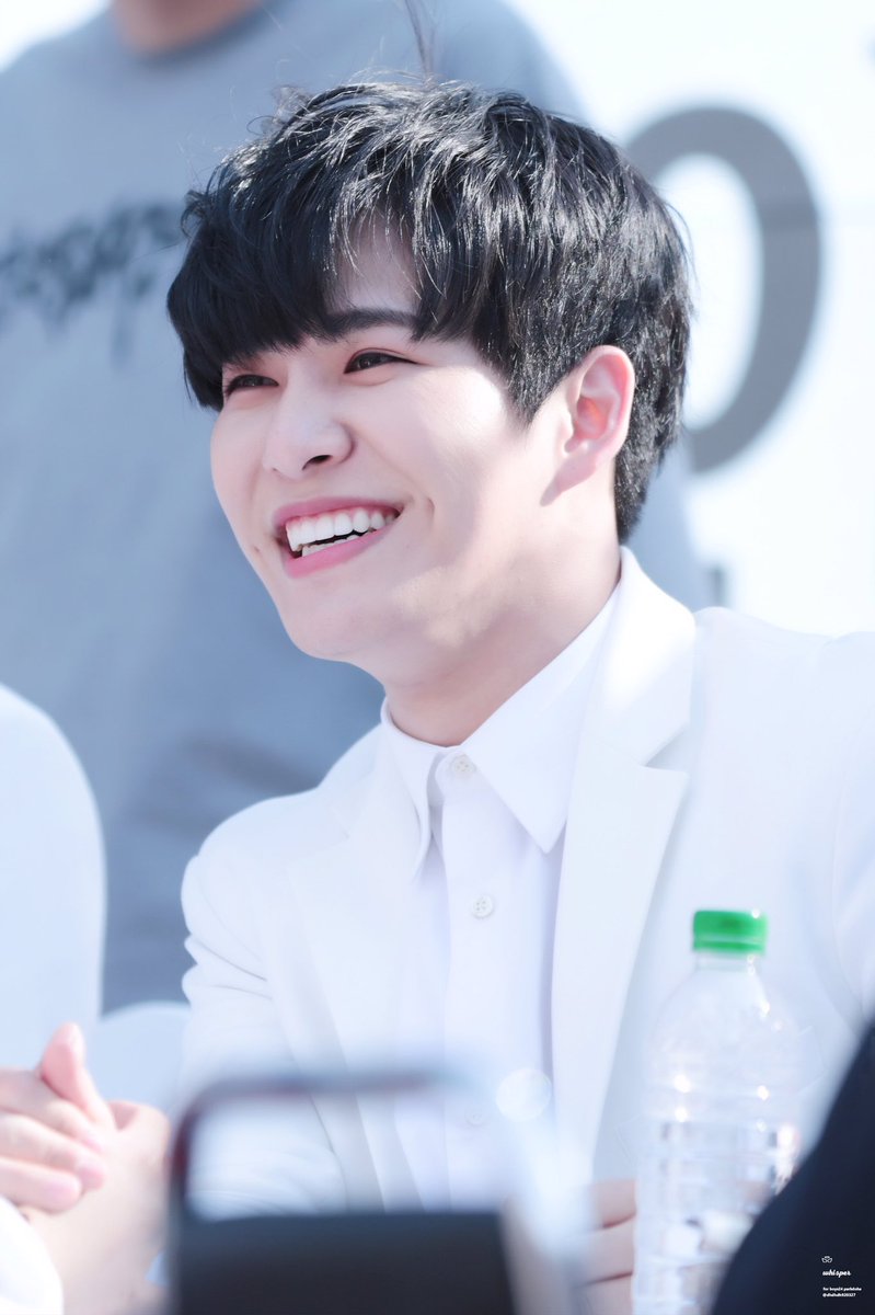 dhdhdh920327's tweet photo. 170422 신촌  밝은 햇살 처럼~ 💕 #유닛블랙 #뺏겠어 #박도하 #천사도하 #소년24 #천사도하 #BOYS24 https://t.co/EBvSUS6Jqf