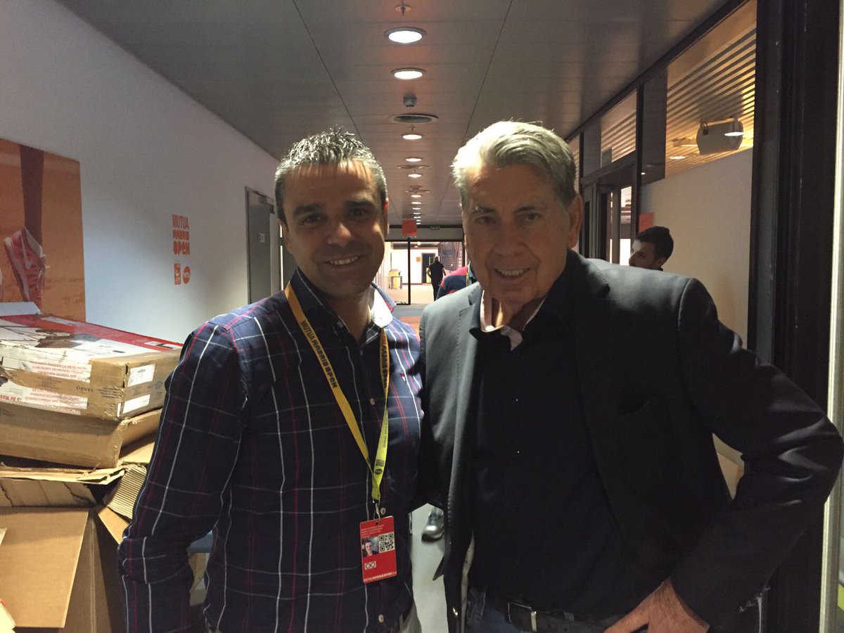 Recibimos una gran visita!!! Manolo Santana junto a nuestro delegado comercial en la planta de los servicios médicos del #MMOPEN.