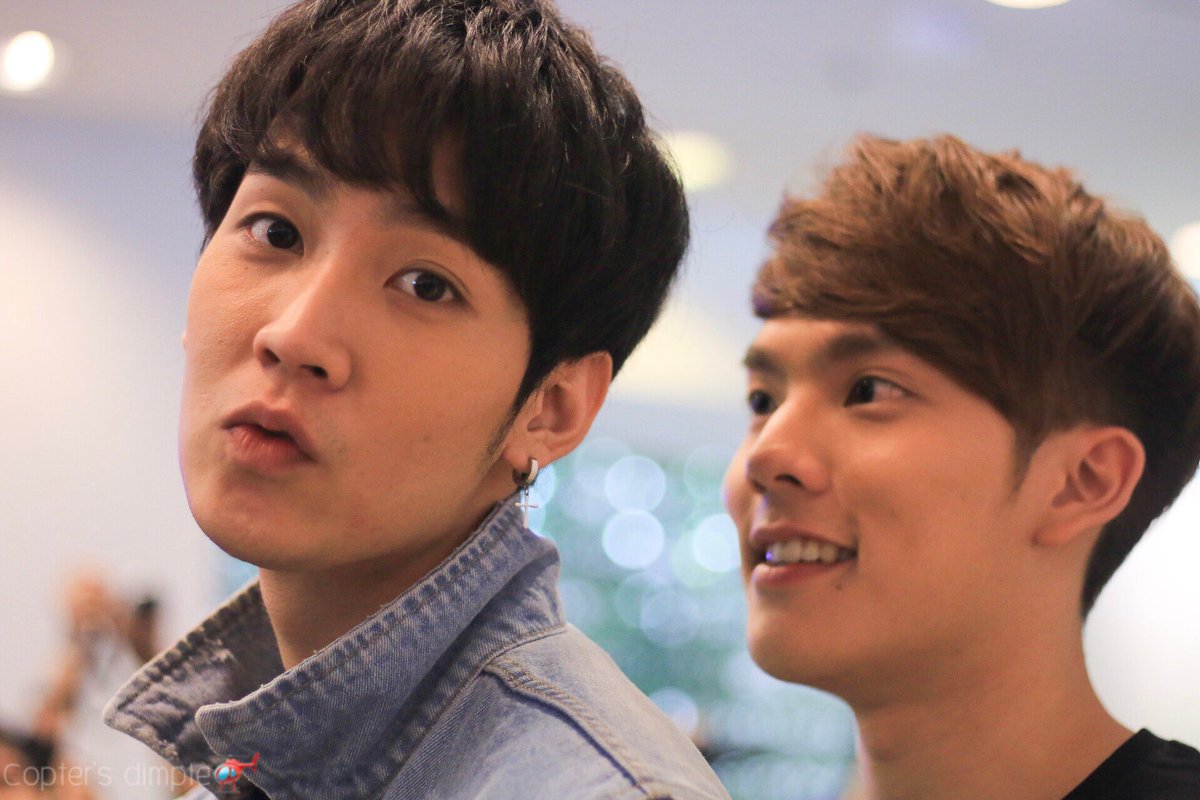 CopterDimple's tweet photo. คอปเตอร์แกล้งอะไรพี่คิมอ่ะ 
@CTR2DAB @KiimMon 
#เดือนเกี้ยวเดือนเดอะซีรีส์ 
#ลักยิ้มของคอปเตอร์
#ใหญ่ลักยิ้มยักไหล่2017 
#ขุณขิมมอญ https://t.co/xeRIR5WIkF