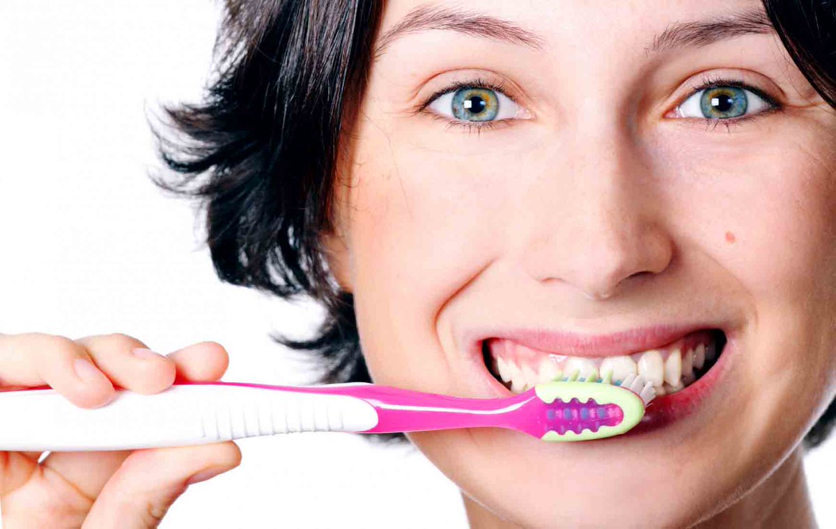 aio2017's tweet photo. #FelizFinDeSemana y a cuidar tus #dientes!#AIO2017 #simposio #Ortondocistas #Barcelona https://t.co/M0z55elg3f https://t.co/LWEQwwCqB9