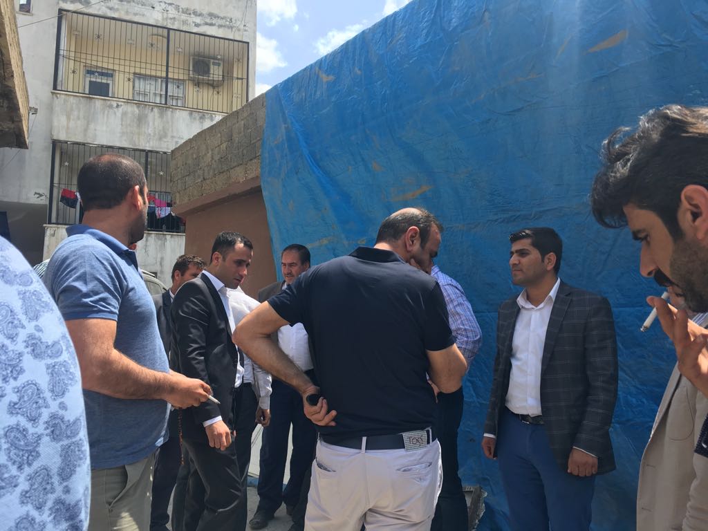 inisiyatifAmed's tweet photo. HAK İnisiyatifi temsilcisi arkadaşlarımız eve giren polis panzerinin öldürdüğü 2 çocuğun taziyesi ve bilgi almak için Silopi'deler. https://t.co/MUf1Dt0GYN