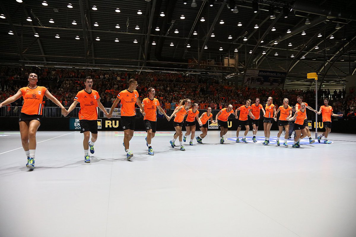 Korfbalpuntnl's tweet photo. Het Nederlands team oefent op 25 juni bij @kvDSC tegen België (@korfbalbe). Kaarten zijn vanaf NU verkrijgbaar! https://t.co/353OivRcOn https://t.co/reEfXr4Gp9