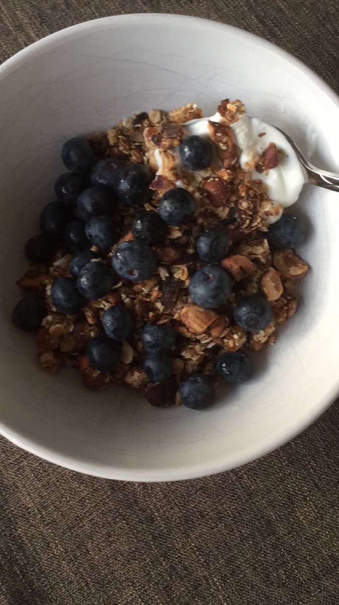 Starting the day with a healthy breakfast! #hkmfit #hkmacademy #teamturnhout <a href="/AlienWillemse/">Alien willemse</a>  <a href="/CarolineCaropms/">caroline pannemans</a>