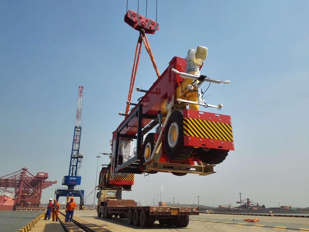 Kalmarglobal's tweet photo. Brand new Kalmar #AutoRTG cranes are on their way from RCI Jetty in China to Dublin Ferryport Terminals https://t.co/34r81s1xF9 https://t.co/OIqFnPZFof