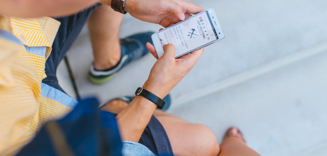 Les utilisations du #mobile en magasin > bit.ly/2q1vGdX < #Analyse #Infographie