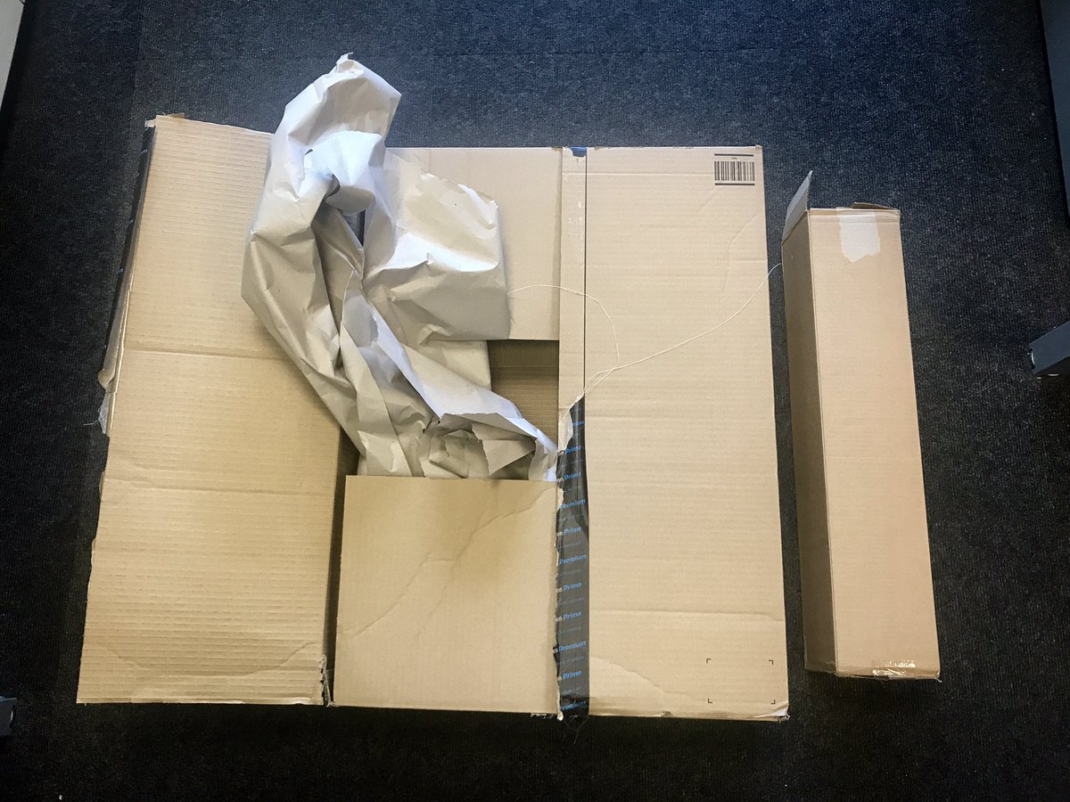 Emma_ldc's tweet photo. . @amazon "Leading in #sustainable packing" ➡️ Left box used for right yoga mat 🤷🏻‍♀️ #excessive ♻️♻️♻️ https://t.co/ySNpMBarzi
