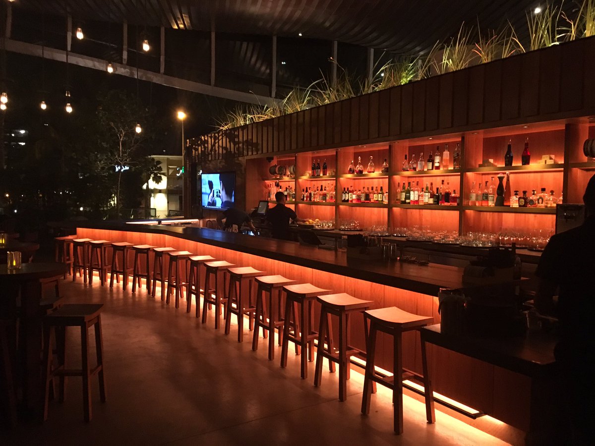 やばい…。 ハワイで一番いいバーカウンターを見つけてしまった