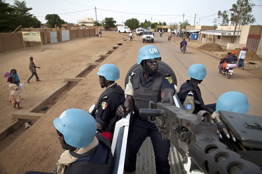 La_Directa's tweet photo. #Directa430 | Militars estrangers a #Mali, un risc més que una protecció. Enllaç subscriptores: https://t.co/9vnH9G6WiO Per @cbajo #SomPaper https://t.co/qzEKqzC2Lk