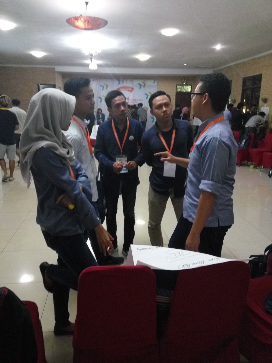 YOUth4DevID's tweet photo. So now we are having World Cafe a.k.a the open space! #YOUth4Dev #YSEALI https://t.co/w5KXWLfoVn