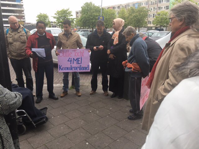 UtrechtAJ's tweet photo. Aan tafel over de ervaringen rondom dodenherdenking #4mei #Dodenherdenking met jongeren kanaleneiland, @DialoogUtrecht https://t.co/qoBUmbQnWR