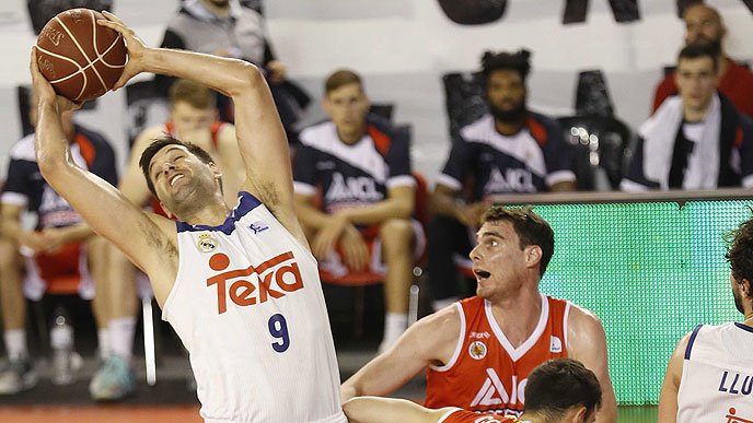 El capitán <a href="/9FelipeReyes/">Felipe Reyes</a> #MVPMovistar alcanza la perfección en Manresa goo.gl/7neK6y