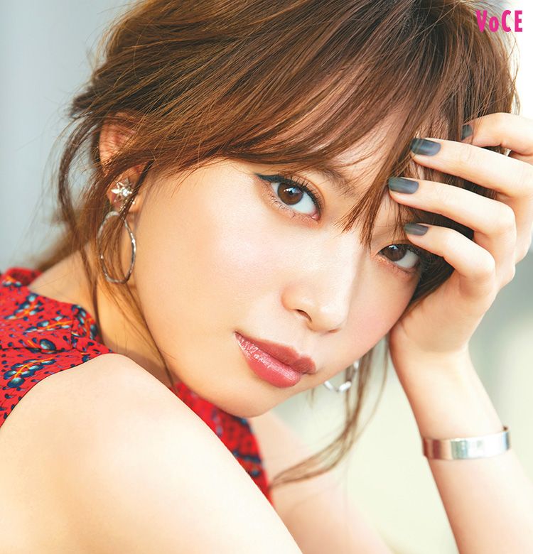 Voce ヴォーチェ 公式 Pa Twitter 宮田聡子の夏メイク グリーン オレンジで大人の色遊びでいきます 人気モデル 宮田聡子が夏に使いたい色は グリーンにオレンジ ピンクも気になる ポップにならない大人のカラーメイクに挑戦 宮田聡子 夏メイク Voce ヴォーチェ 公式 Pa Twitter 宮田聡子の夏メイク グリーン オレンジで大人の色遊びでいきます 人気モデル 宮田聡子が夏に使いたい色は グリーンにオレンジ ピンクも気になる ポップにならない大人のカラーメイクに挑戦 宮田聡子 夏メイク