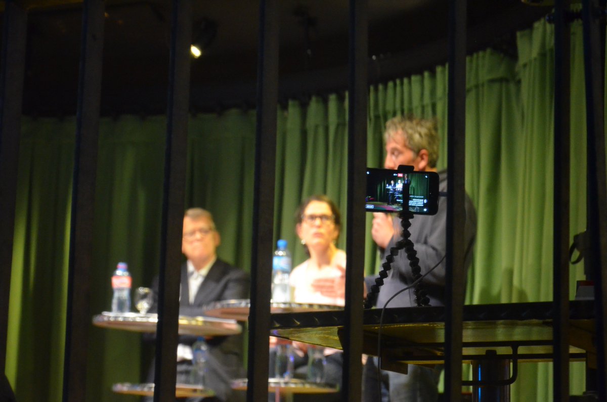 stapferhaus's tweet photo. Wir danken @ConstSeibt (@RepublikMagazin), #PeterWanner (@azmedien) und den BesucherInnen für den anregenden Abend gestern in der #HEIMAT. https://t.co/QNtgB0CbIF