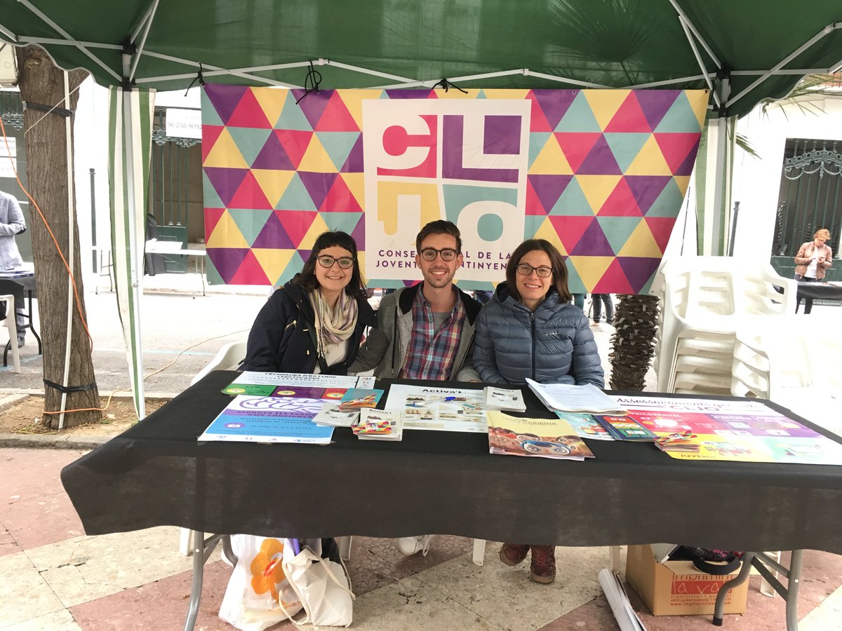 CLJ_Ontinyent's tweet photo. Hui estem a la Fira de l'Estudiant d'Ontinyent exposant els projectes que estem portant a terme al CLJO!
#Firaestudiant #CLJO #Activat https://t.co/IDJwBnHbvm