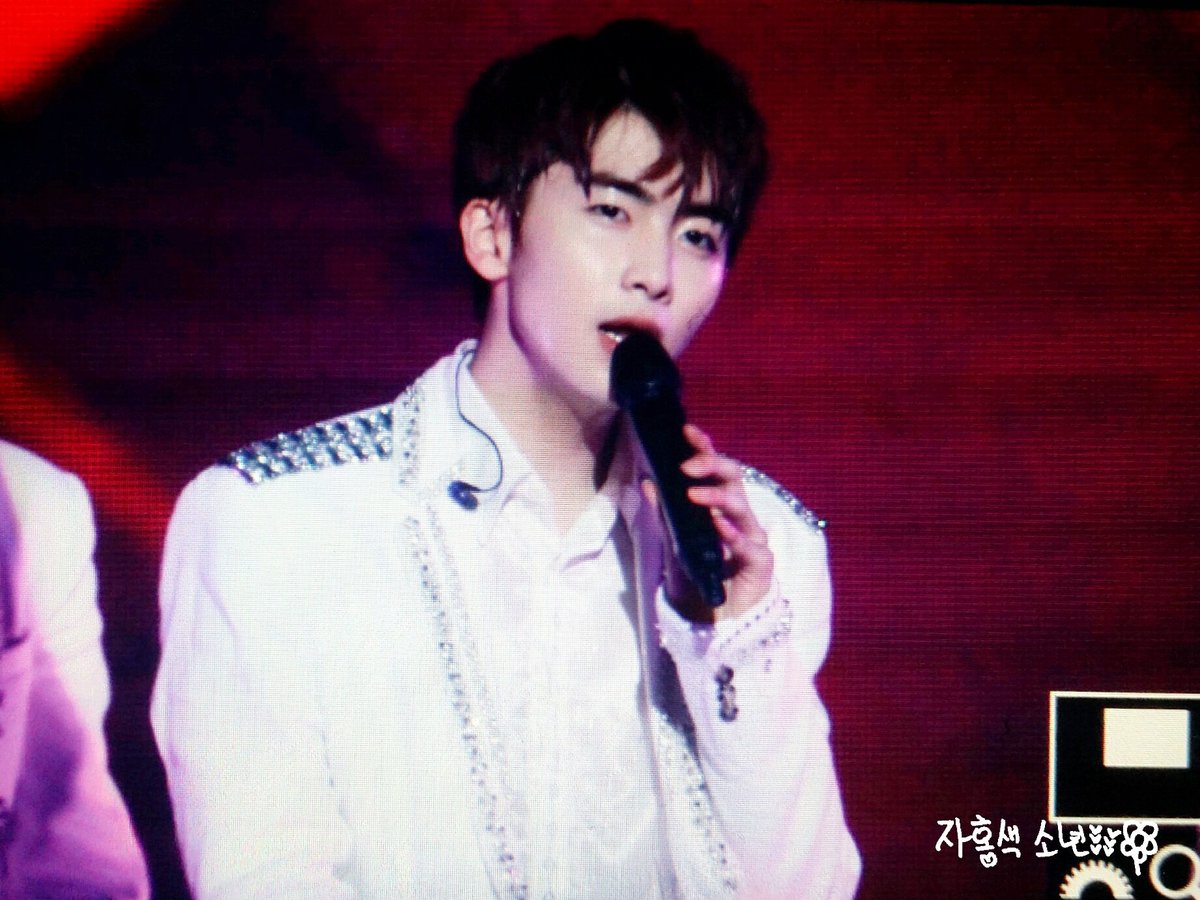 자홍색소년 tweet media