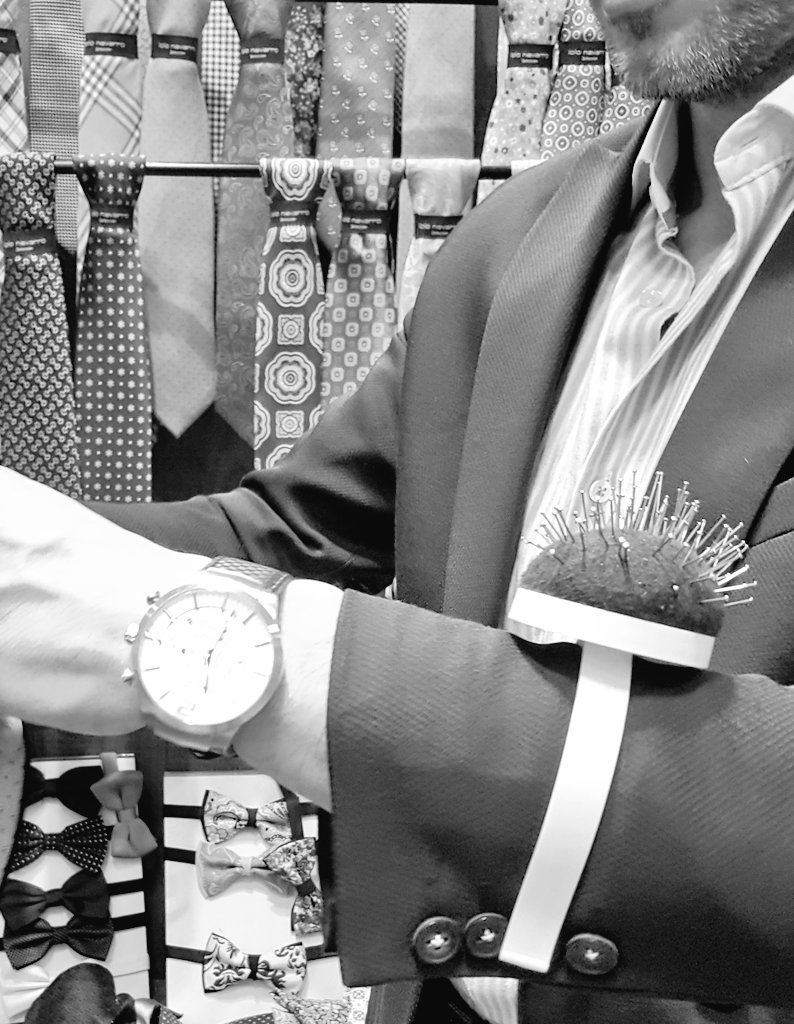 lolonavarromoda's tweet photo. Atiendo personalmente al novio.
#AlcaladeGuadaira #Ceremonia17 https://t.co/kVAxreDNvU