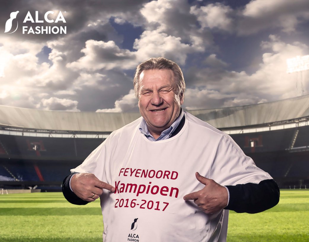 AlcaFashion's tweet photo. Jan Boskamp neemt een voorschot op de schaal #feyenoord #voetbalinside #fr99 #coolsingel https://t.co/1ifgDy4HZS