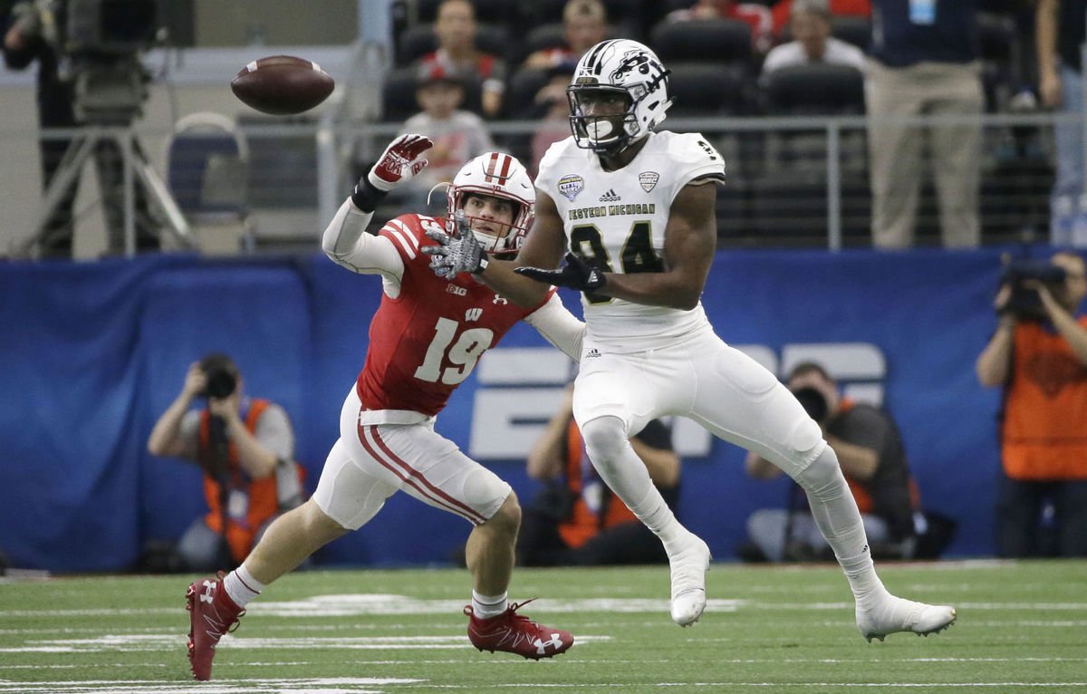 GridironSchol91's tweet photo. My 3 picks in the #DHHMayRookieMock:
1. WR C. Davis, Titans
2. RB K. Hunt, Chiefs
3. RB J. Williams, 49ers
#FantasyFootball #NFLDraft17 https://t.co/lRsURjhYq2