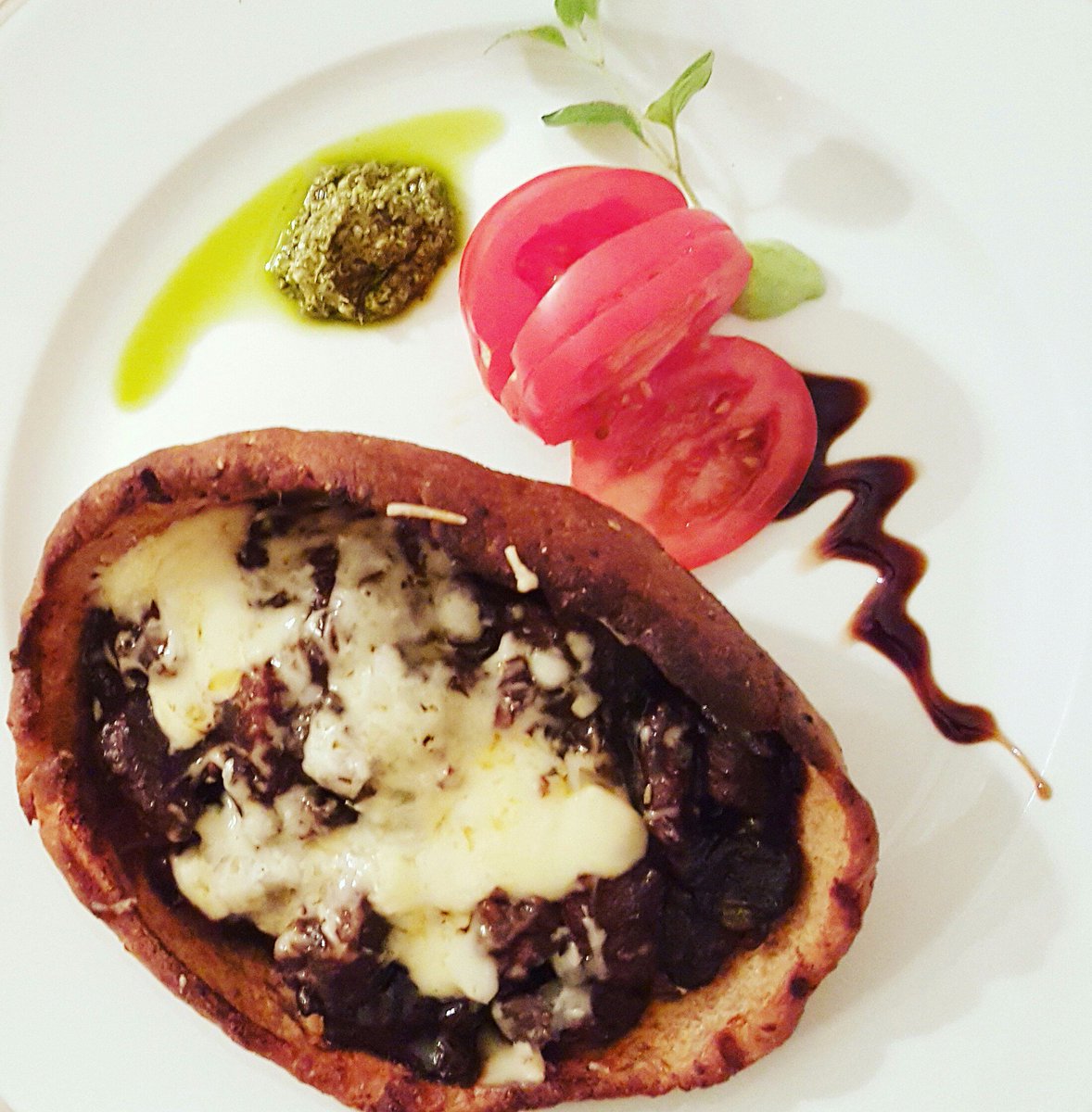 DSitel's tweet photo. bread bowl beef stew #food #cooking #homemafe #cookingfever #winelover https://t.co/DnwpZuZuDu