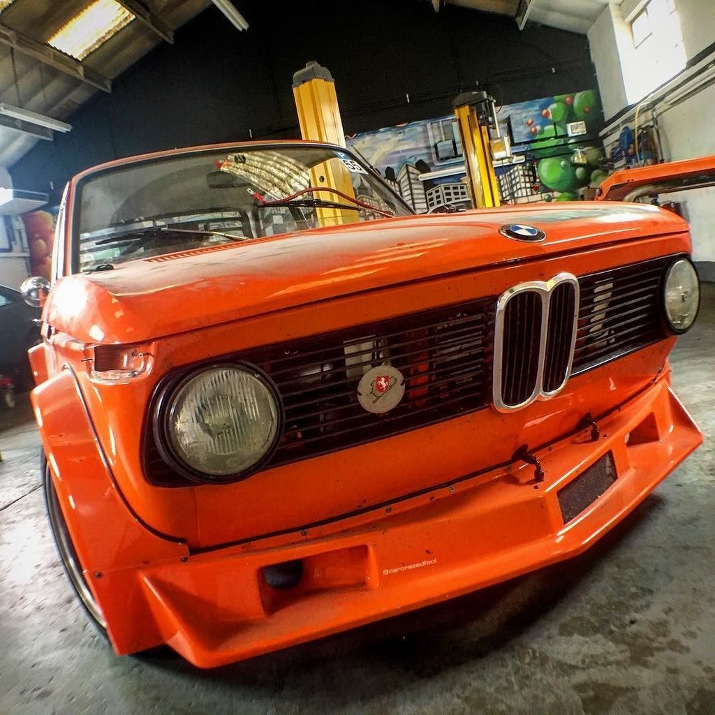 CarCrazedFool's tweet photo. Popped into @auto_shack to check on the BMW 2002! It's getting there! #bmw #bmw2002 #bmw2002post https://t.co/gmVKWMdtdM https://t.co/jH8eP5VC3W
