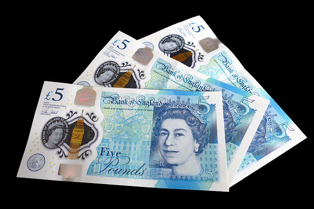 AssureTax's tweet image. Don't forget - the old #fivepoundnotes go out of circulation at midnight tonight #quick