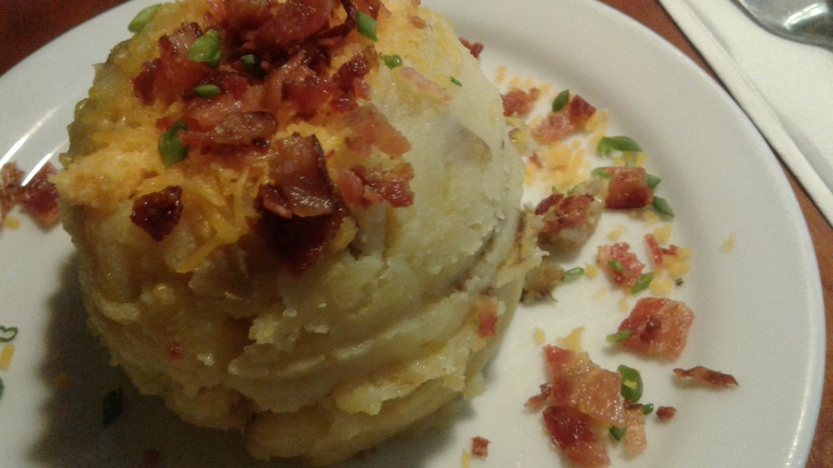 pahannahsh's tweet photo. Will always be my favorite! :)
#loadedmash #Chilis https://t.co/5DvZUR5cvG
