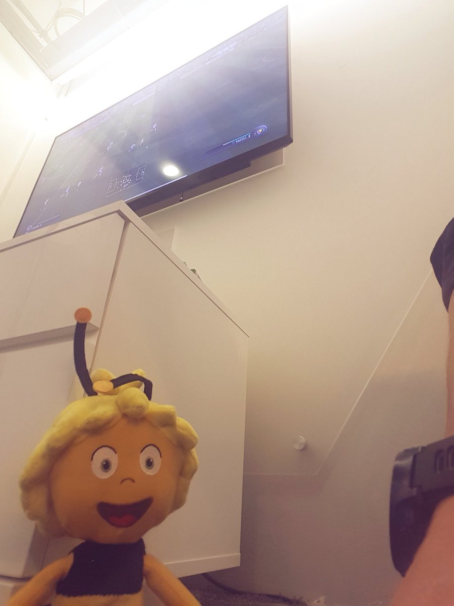 _Miasmo's tweet image. After a great morning @microsoft_ch Maja needs a break - but talking about #edubern soon #IST2017 #PiLSchweiz #mieexpert #ktberocks