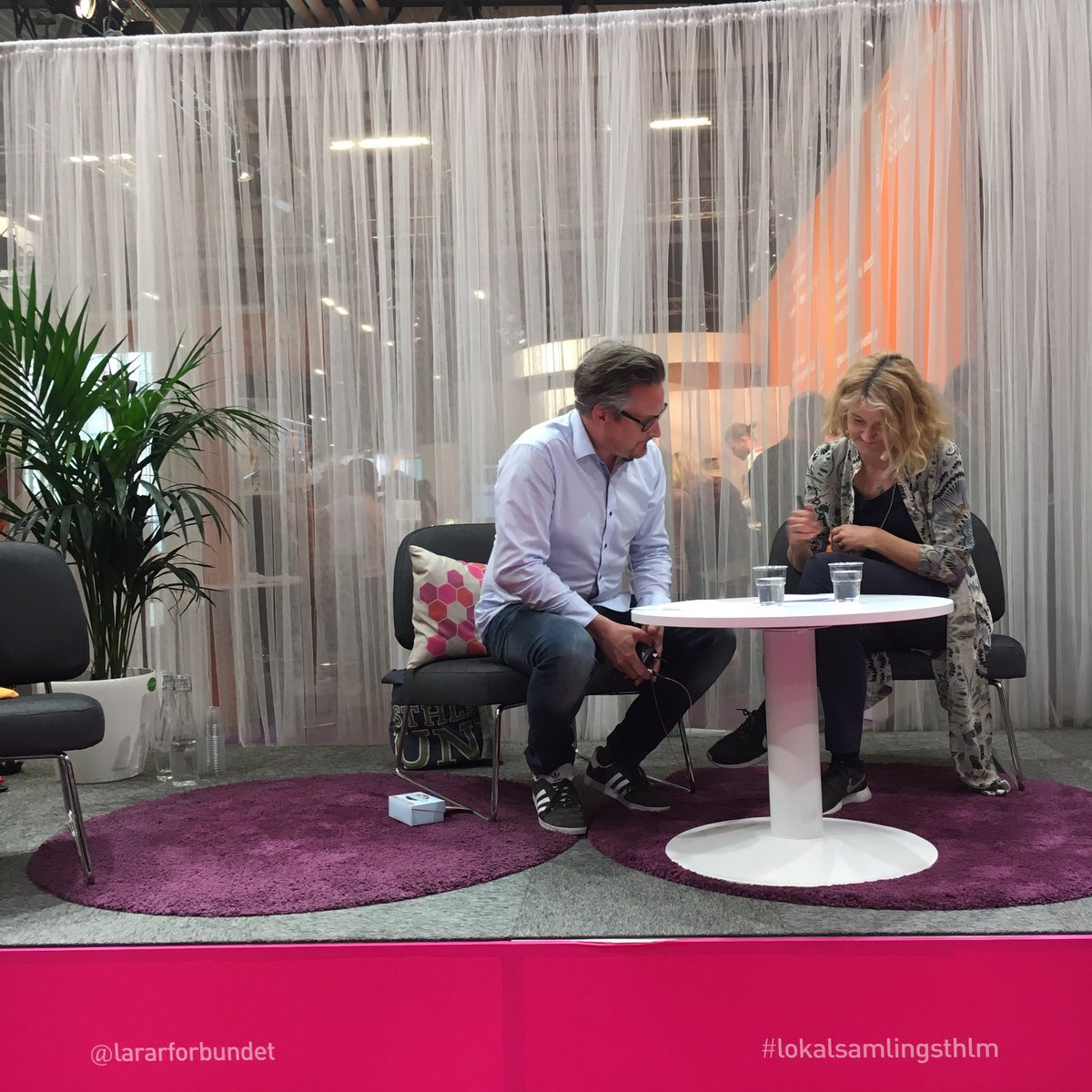 LararforbSthlm's tweet photo. Strax på scen Therese Britton, lektor Globala gymnasiet @Stockholmsstad och forskare i rel.didaktik på @Stockholms_univ #viärlärare #SETT17 https://t.co/7htpThuuaS