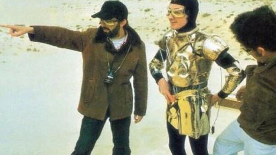 larecvideo's tweet photo. Con motivo del #StarWarsDay de ayer os traemos un #MakingOf de Star Wars: Una nueva esperanza (1977), con @GeorgeLucaslLM @ADaniels3PO 🎞️ https://t.co/szDkACUUTf
