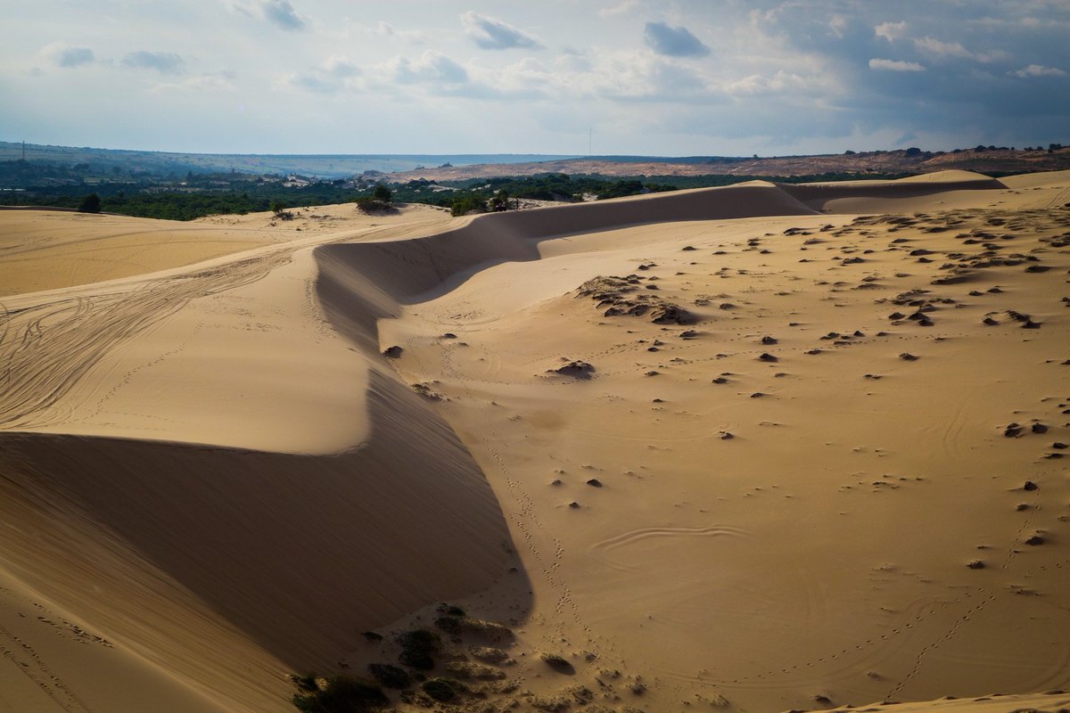 NOMADasaurus's tweet photo. Love the sand dunes of Mui Ne, #Vietnam. If you are near, don't miss it. U can even take a quad for a ride. #ttot https://t.co/3gmE66JcNS