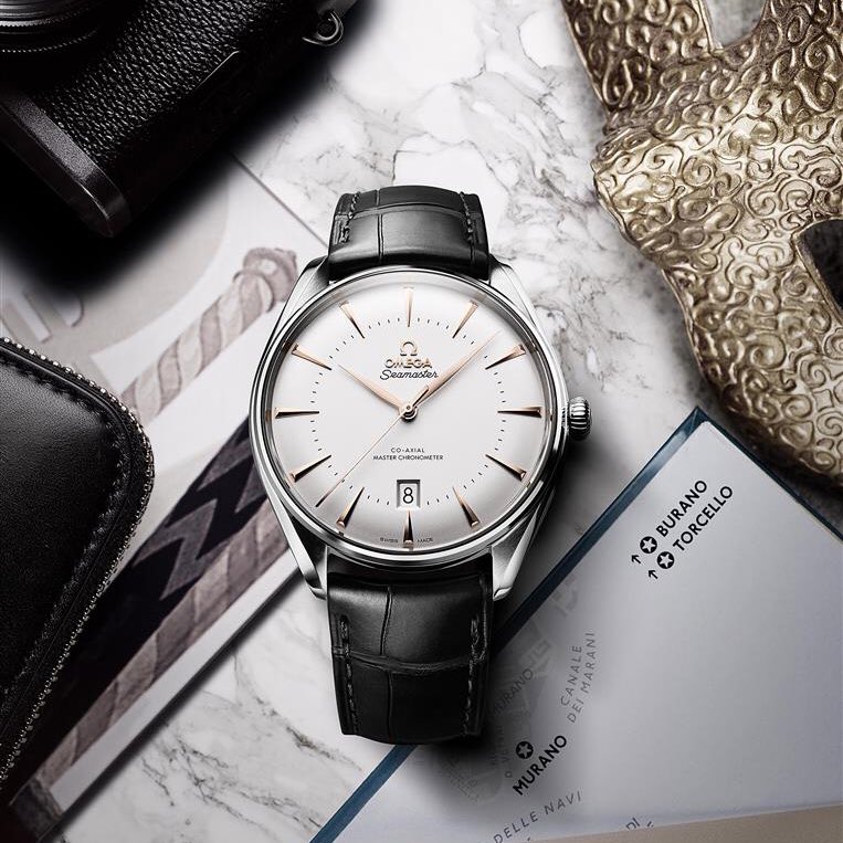 omegawatches's tweet photo. Venice essentials. Our new "Edizione Venezia" #Seamasters, available only in the floating city. https://t.co/kevR2v2qGe https://t.co/VkGmx06gEU