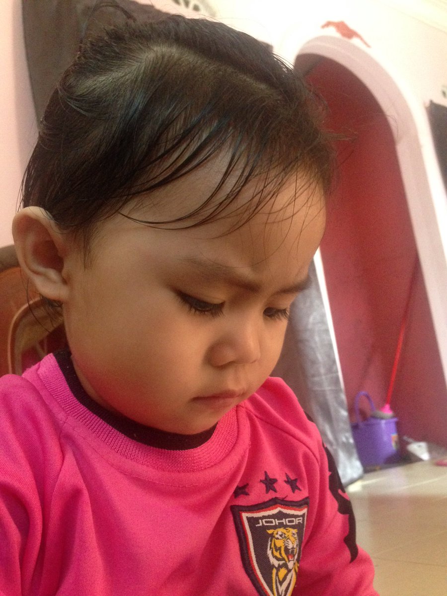 azvva_'s tweet photo. Anak buah paling garang, paling gemuk, paling gangster😂 kerjanya nak pakai baju abangnya saja😂 #animok💕💘 https://t.co/f8mA25Sw19