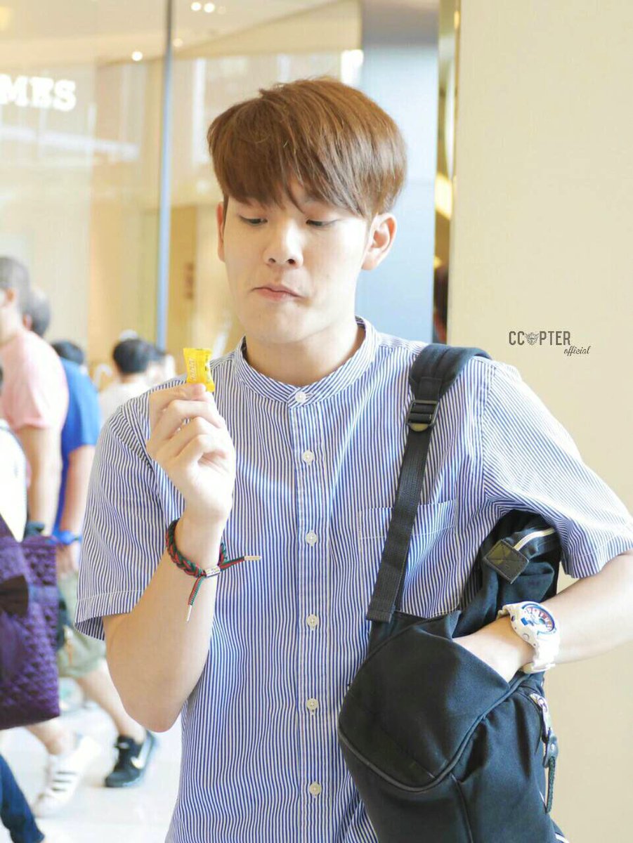 ccopterofficial's tweet photo. สินสอดถึงมือเจ้าตัวแล้วนะคะ ยกขันหมากมาเร็ววววววววว
#ใหญ่ลักยิ้มยักไหล่2017 #คิมม่อน #วโรวัฒน์ @CTR2DAB @KiimMon @KiimMHomeOffice https://t.co/rSOpGSrFrT